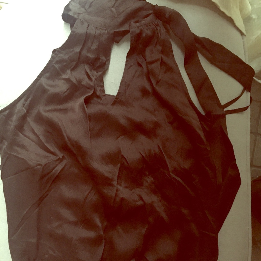 Brown halter top. Tie neck. Sexy keyhole front!